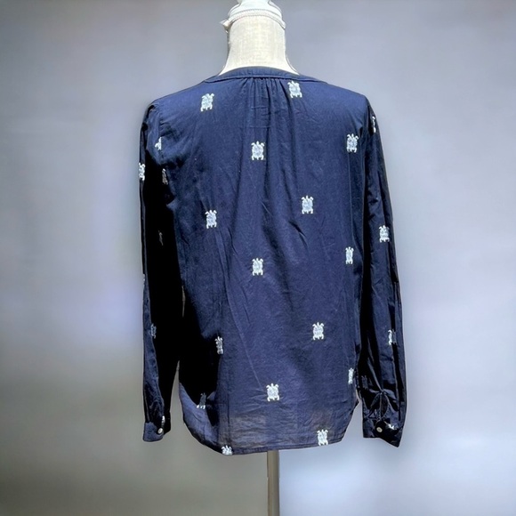 🌻LOFT Blue SEA TURTLE Embroidered Pleated Long Sleeve Lightweight Blouse Size S - Picture 4 of 7